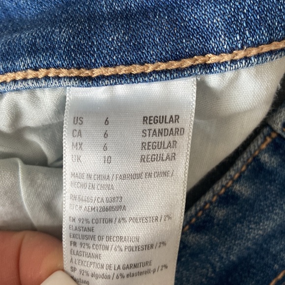 American eagle super stretch distressed jeans in a size 6. - Picture 6 of 6